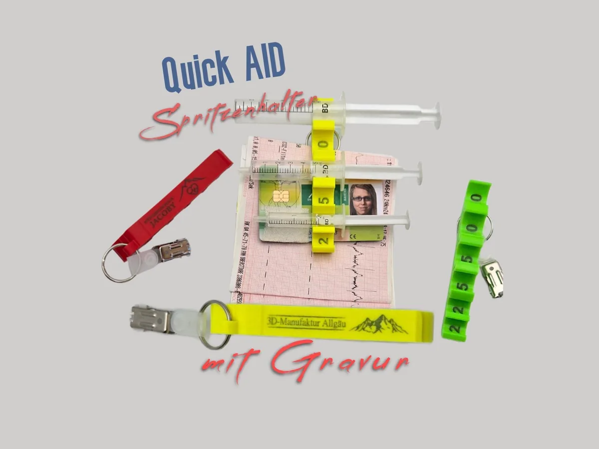 QuickAid Spritzenhalter 2.0 mit Gravur: gelber Halter mit Spritzen und Karte, gravierte Schlüsselanhänger in Rot und Gelb