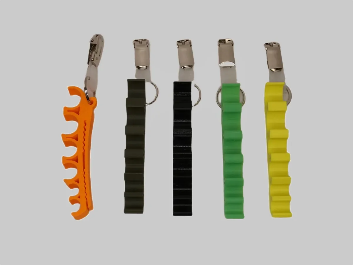 Fünf Spritzenhalter 1.0 mit Clip in Orange, Olivgrün, Schwarz, Grün und Gelb